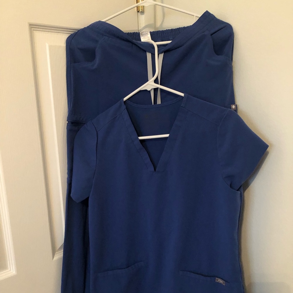 💕Final Price Reduce Figs scrub set: Yolanda skinny & Catarina 3 pockets💕